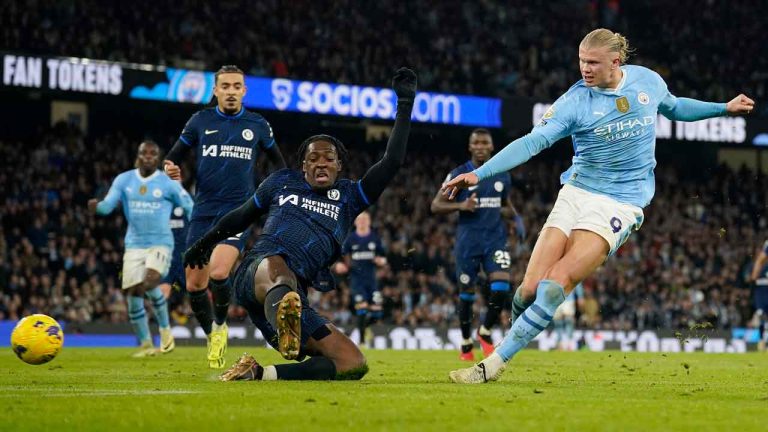 Manchester City's Erling Haaland, right, misses a chance to score as Chelsea's Axel Disai challenges during the English Premier League soccer match between Manchester City and Chelsea at the Etihad stadium. (Dave Thompson/AP)