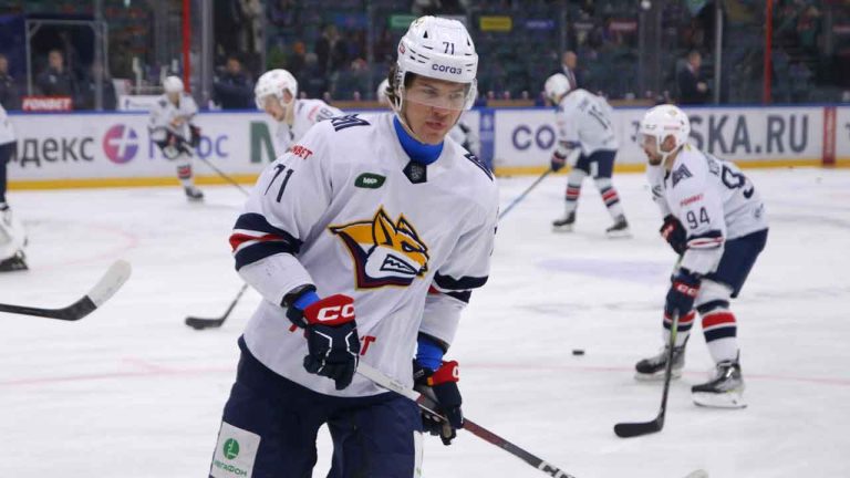 Metallurg Hockey Club player, Nikita Grebyonkin (71) seen in action during the Kontinental Hockey League. (Maksim Konstantinov/Getty Images)
