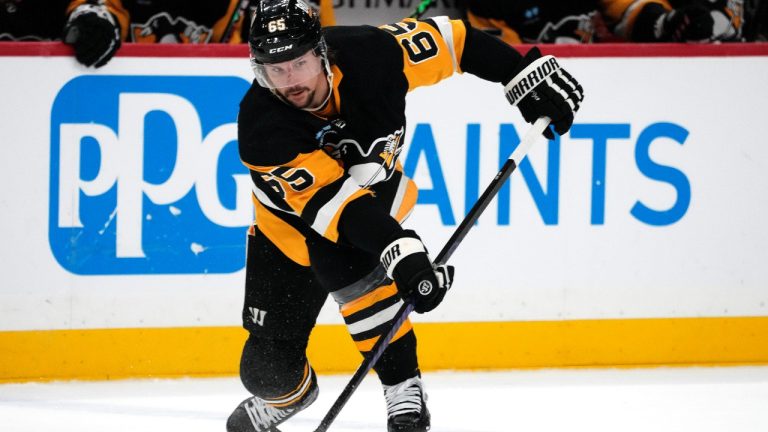 Pittsburgh Penguins' Erik Karlsson gets off a pass during the second period of an NHL hockey game against the Edmonton Oilers in Pittsburgh, Sunday, March 10, 2024. (Gene J. Puskar/AP)