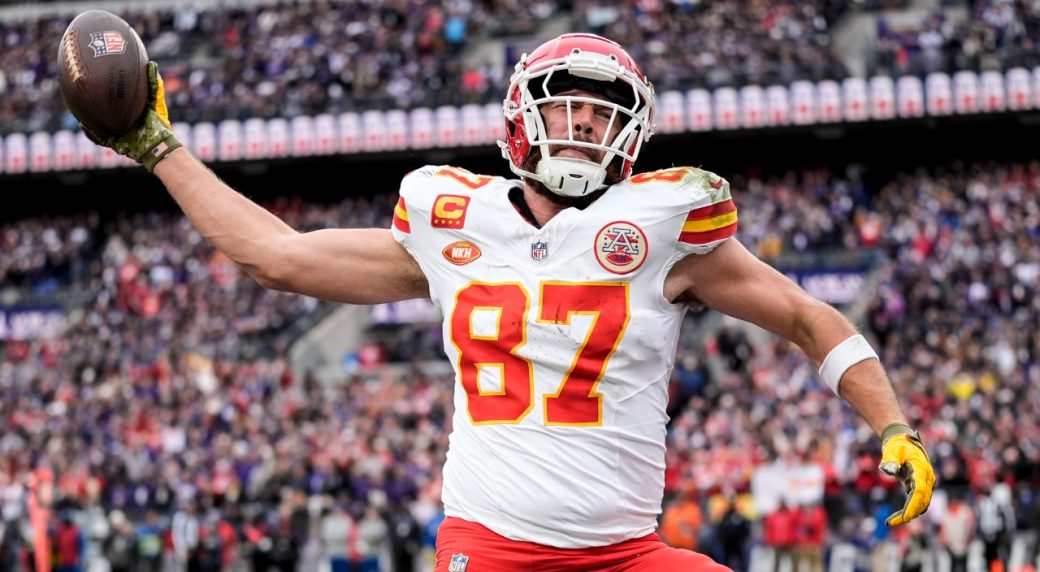 Kansas City Chiefs sign Travis Kelce to two-year contract extension