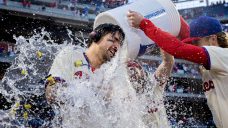 MLB Roundup: Phillies walk off Pirates