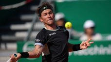 Casper Ruud, Stefanos Tsitsipas advance to Barcelona Open semifinals