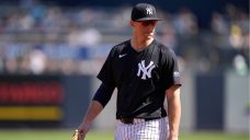 DJ LeMahieu scratched from Yankees&#8217; lineup after being hit with ball in face during warmups