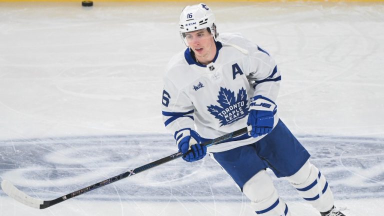 Toronto Maple Leafs forward Mitch Marner warms up prior to a game against the Montreal Canadiens. (Graham Hughes/CP)