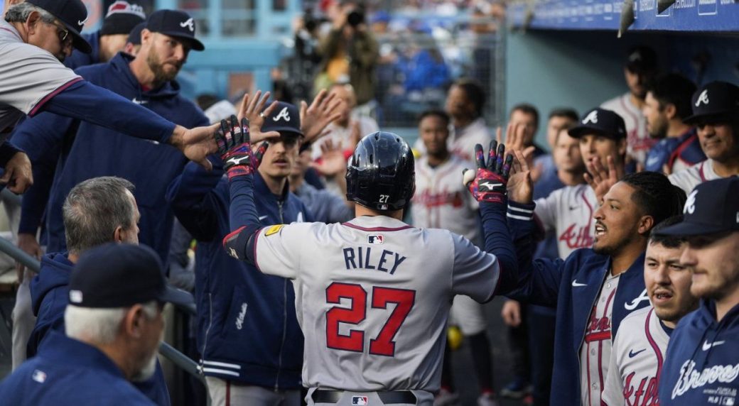 Braves 3B Austin Riley leaves game with tightness on his left side