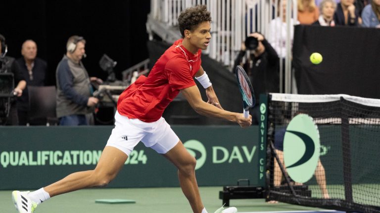 Canada's Gabriel Diallo advanced to the second round of French Open qualifying by defeating Genaro Alberto Olivieri of Argentina 7-5, 6-7 (4), 6-1 in men's singles action Monday. Diallo returns to Hong Seongchan of South Korea during the Davis Cup tennis qualifiers in Montreal, Saturday, Feb. 3, 2024. (Christinne Muschi/CP)