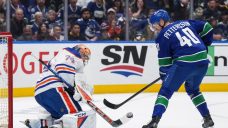 Canucks&#8217; Pettersson shows his toughness after nasty cut