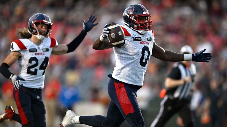 Montreal Alouettes defensive end Shawn Lemon (0) scores a touchdown after a fumble by Ottawa Redblacks quarterback Dustin Crum, not shown, during second half CFL football action. (Justin Tang/THE CANADIAN PRESS)