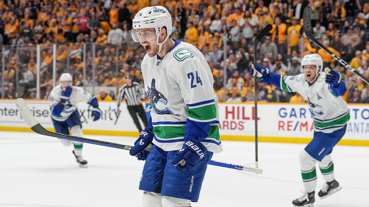 Versatile Pius Suter forces way back into Canucks’ top-six conversation