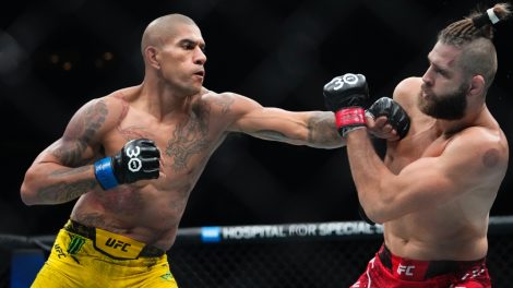 Alex-Pereira,-left,-punches-Jirí-Procházka-during-a-light-heavyweight-title-bout-at-UFC-295-in-New-York's-Madison-Square-Garden