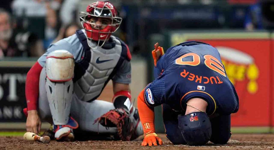 Astros’ Kyle Tucker leaves game vs. Cardinals after fouling pitch off shin