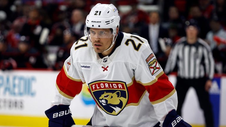 Florida Panthers' Nick Cousins (21) waits for a face-off against the Carolina Hurricanes during the first period of an NHL hockey game. (Karl B DeBlaker/AP)