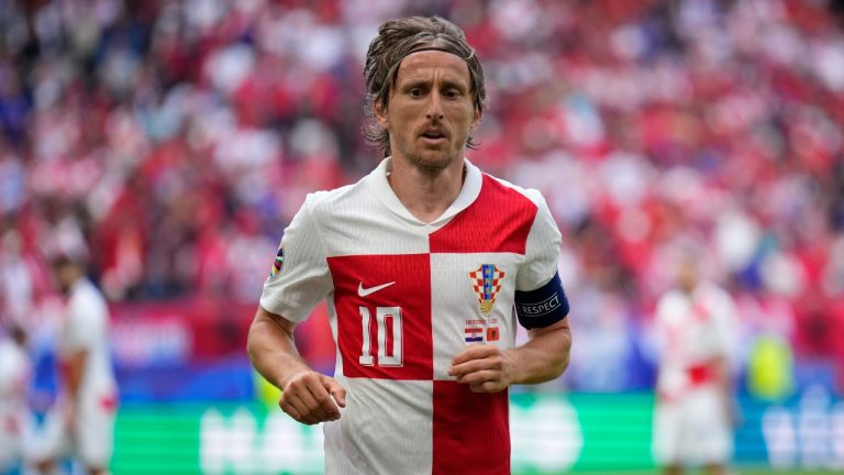 Croatia's Luka Modric runs during a Group B match between Croatia and Albania at the Euro 2024 soccer tournament in Hamburg, Germany, Wednesday, June 19, 2024. (AP Photo/Ebrahim Noroozi)