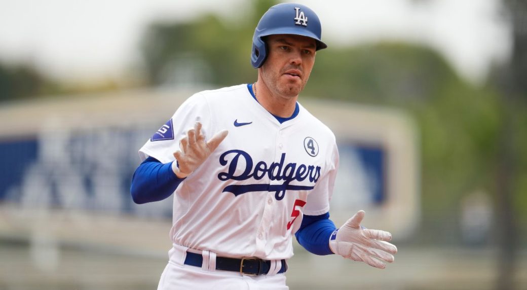 Dodgers' Freddie Freeman hampered by jammed middle finger