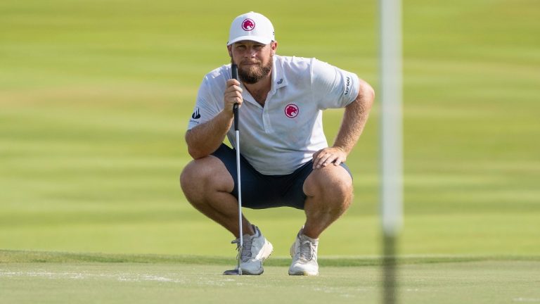 Tyrrell Hatton of Legion XIII reads his putt on the 18th green during the second round of LIV Golf Nashville. (Photo by Jeff Marsh/LIV Golf via AP)