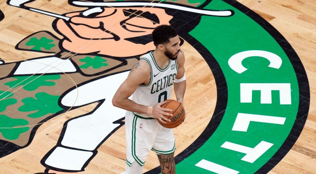 ‘The Lou is behind you’: Cardinals salute Jayson Tatum during warmups