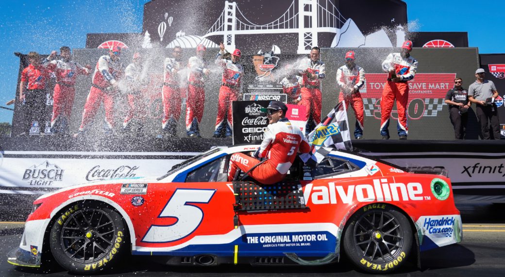 Kyle Larson celebrates NASCAR playoff waiver with another win, Cup Series  points lead