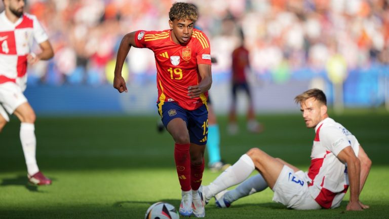 Spain's Lamine Yamal dribbles the ball during a Group B match between Spain and Croatia at the Euro 2024 soccer tournament in Berlin, Germany, Saturday, June 15, 2024. (AP Photo/Ebrahim Noroozi)