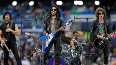 Lenny Kravitz rocks Wembley pregame show at Champions League final