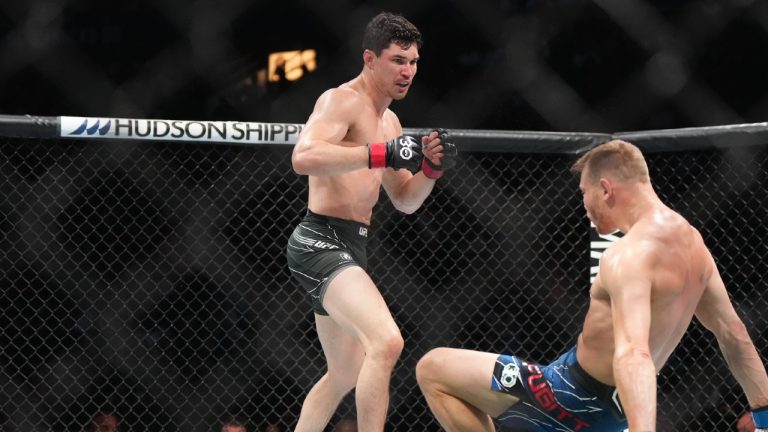 Canadian Mike Malott, left, will return to the octagon in November in Edmonton. (Darryl Dyck/CP)