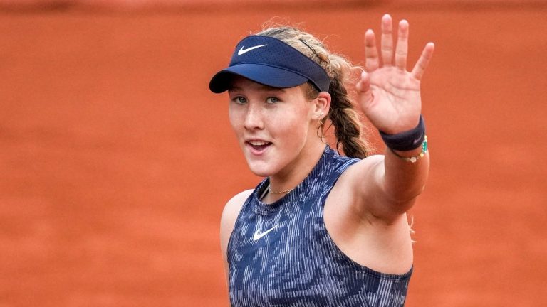 Russia's Mirra Andreeva celebrates winning her fourth round match of the French Open tennis tournament France's Varvara Gracheva at the Roland Garros stadium in Paris, Monday, June 3, 2024. (AP/Christophe Ena)