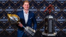 Avalanche&#8217;s Nathan MacKinnon takes home first Hart Memorial Trophy