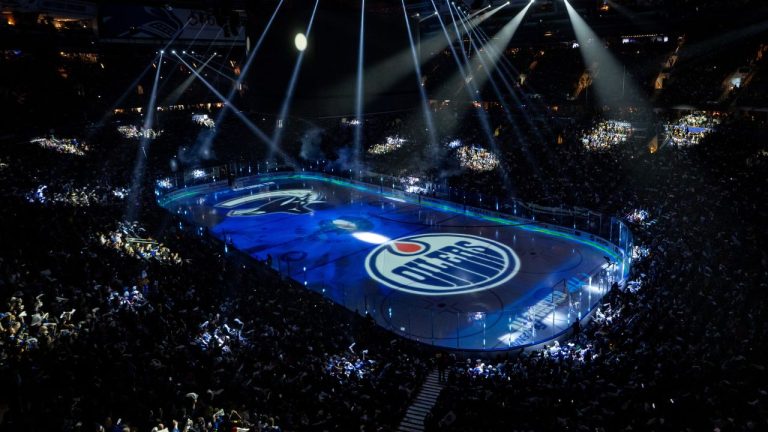 Edmonton Oilers logo at centre-ice. (Ethan Cairns/CP Photo)