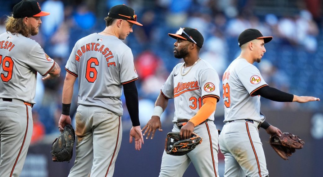 Orioles score 17 runs, rout Yankees to win 22nd straight series vs. AL East