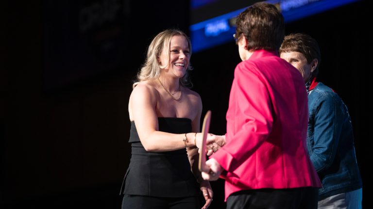 No. 1 overall draft pick Sarah Fillier, left, who was drafted by New York, shakes hands with tennis great Billie Jean King, front right, during the PWHL hockey draft in St. Paul, Minn., Monday June, 10, 2024. (Renée Jones Schneider/Star Tribune via AP)