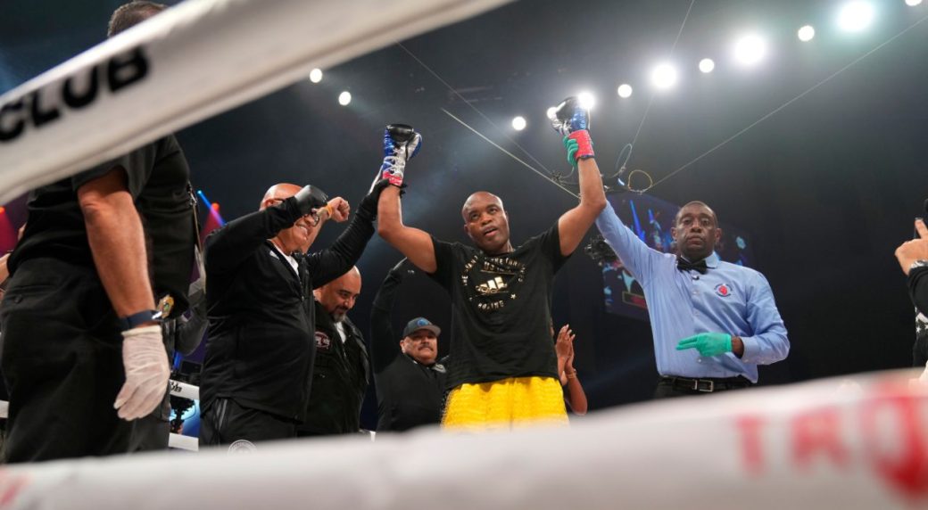 Boxing bout between former UFC stars Chael Sonnen and Anderson Silva ends in draw