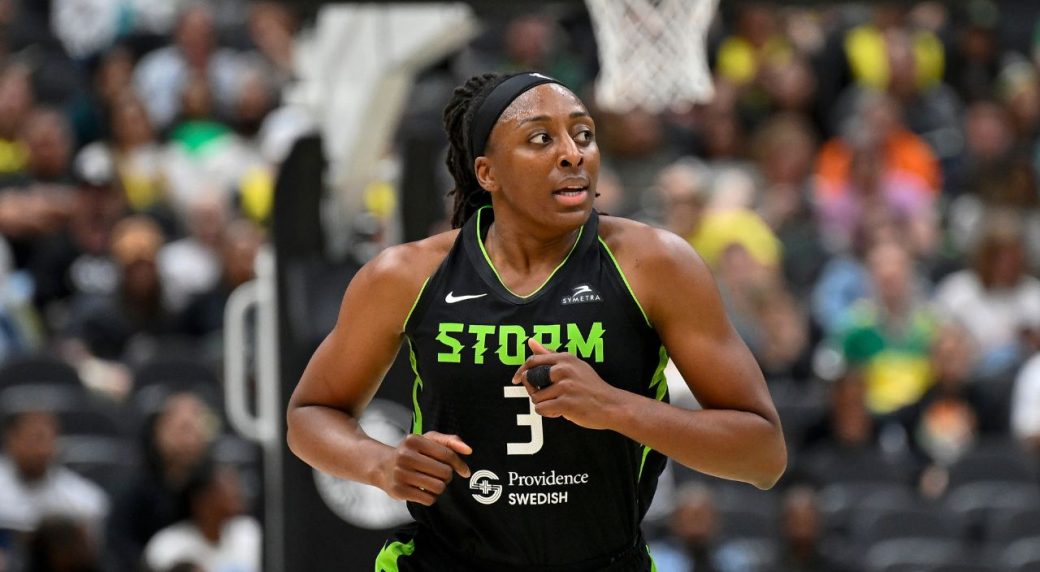 Nneka Ogwumike scores season-high 26 vs. former team as Storm beat Sparks