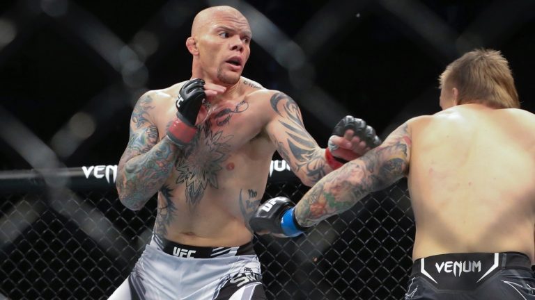 Anthony Smith, left, looks for an opening to hit Jimmy Crute during a UFC 261 mixed martial arts bout in Jacksonville. (Gary McCullough/AP)