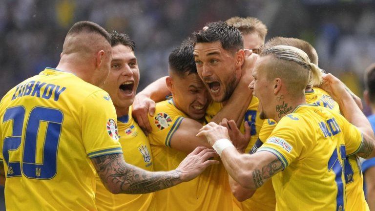 Ukraine's Roman Yaremchuk celebrates after scoring his side's second goal during a Group E match between Slovakia and Ukraine at the Euro 2024 soccer tournament in Duesseldorf, Germany, Friday, June 21, 2024. (AP/Andreea Alexandru)