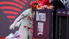 Phillies&#8217; Harper does soccer slide after home run against Mets in London