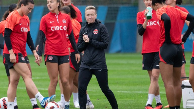 Canada coach Bev Priestman, centre, runs a training session in Montreal, Thursday, Oct. 26, 2023. (Ryan Remiorz/CP)