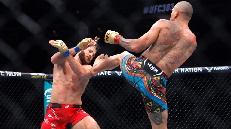 Light heavyweight champion Alex Pereira knocks down Jiri Prochazka with a head kick during the second round of a UFC 303 mixed martial arts bout Saturday, June 29, 2024, in Las Vegas. Pereira retained his title. (Steve Marcus/Las Vegas Sun via AP)