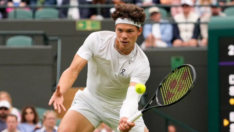 Ben Shelton of the United States plays a forehand return to Denis Shapovalov of Canada during their third round match at the Wimbledon championships, July 6, 2024. (AP Photo/Alberto Pezzali)