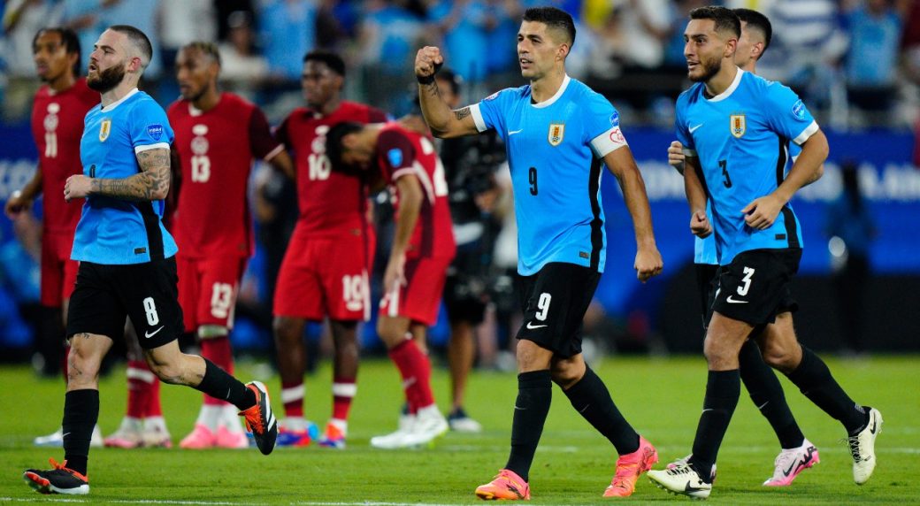 Suarez criticizes Uruguay coach for mistreating team at Copa America