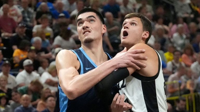 Memphis Grizzlies Zach Edey, left, and Utah Jazz Walker Kessler battle for position under the boards during the first half of an NBA summer league basketball game Monday, July 8, 2024, in Salt Lake City. (Rick Bowmer/AP Photo)