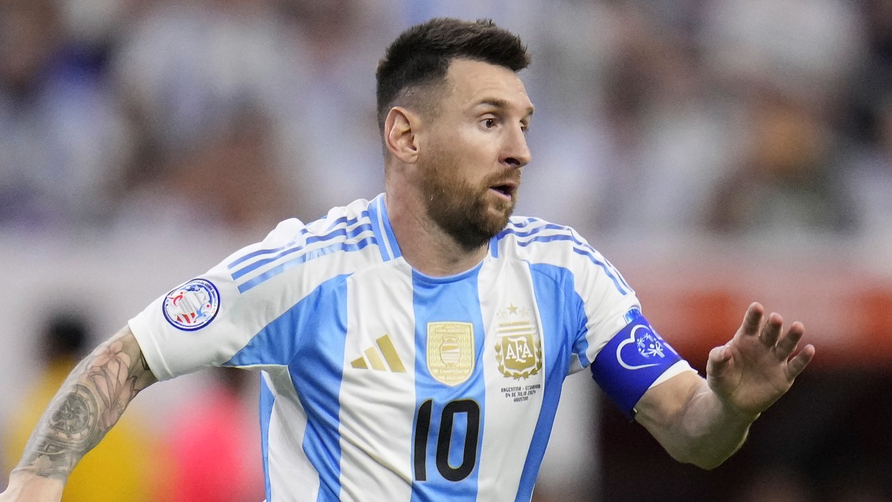 Messi to miss two World Cup qualifying matches with muscle injury