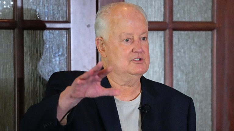 Pat Williams at a news conference on May 9, 2023, in Orlando, Fla. (John Raoux/AP)