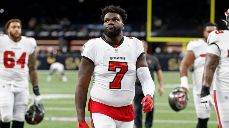 Tampa Bay Buccaneers linebacker Shaquil Barrett (7) before an NFL football game against the New Orleans Saints/ (Tyler Kaufman/AP)