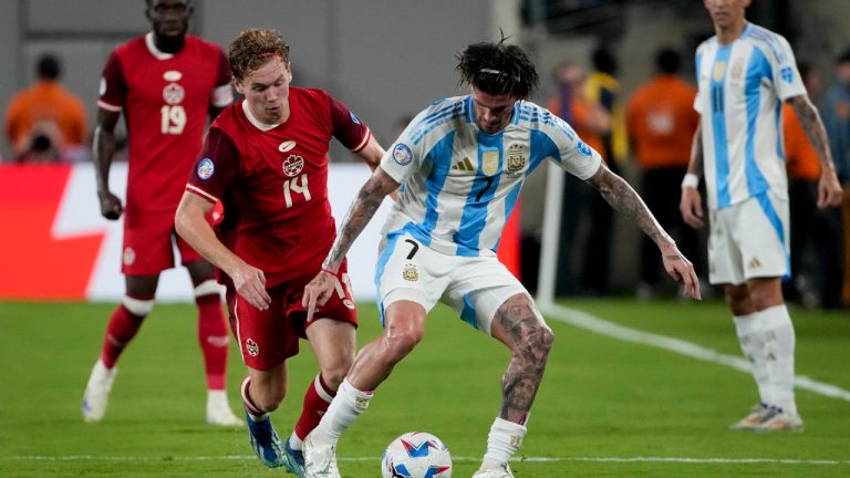 Argentina's Rodrigo De Paul (7) and Canada's Jacob Shaffelburg battle for the ball during a Copa America semifinal soccer match in East Rutherford, N.J., Tuesday, July 9, 2024. (Pamela Smith/AP)