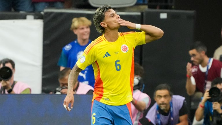 Colombia's Richard Rios celebrates scoring his side's 4th goal against Panama during a Copa America quarterfinal soccer match in Glendale, Ariz., Saturday, July 6, 2024. (Rick Scuteri/AP Photo)