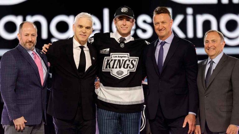  Liam Greentree, centre, poses after being selected by the Los Angeles Kings during the first round of the NHL hockey draft. (Steve Marcus/AP)