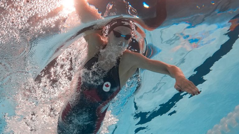 Summer McIntosh, of Canada, competes during a heat in the women's 400-meter freestyle at the 2024 Summer Olympics, Saturday, July 27, 2024, in Nanterre, France. (David J. Phillip/AP Photo)