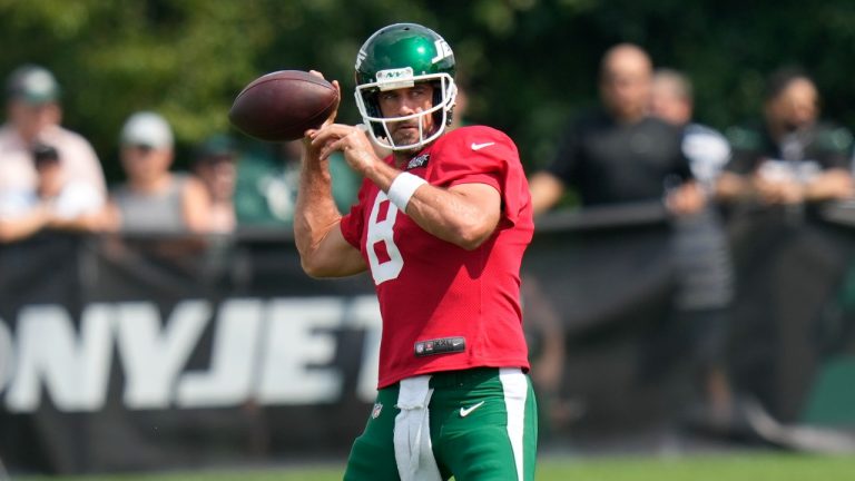 New York Jets quarterback Aaron Rodgers participates in practice at the team's training facility in Florham Park, N.J., July 30, 2024. (AP/Seth Wenig)