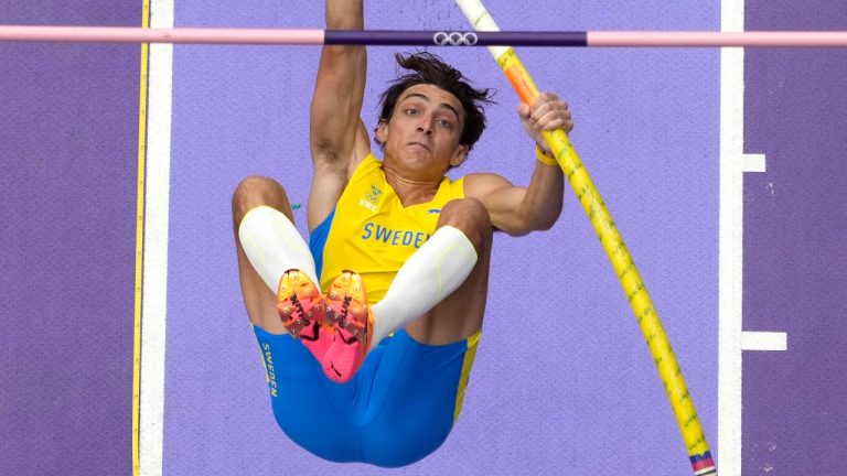 Armand Duplantis, of Sweden, competes in the men's pole vault qualification at the 2024 Summer Olympics, Saturday, Aug. 3, 2024, in Saint-Denis, France. (AP/David J. Phillip)