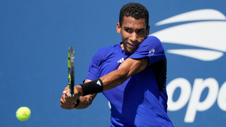 Felix Auger-Aliassime, of Canada, returns a shot to Jakub Mensik, of the Czech Republic, during the first round of the U.S. Open, Tuesday, Aug. 27, 2024, in New York. (AP)