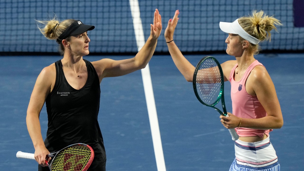 Dabrowski, Routliffe roll into Australian Open women’s doubles semis